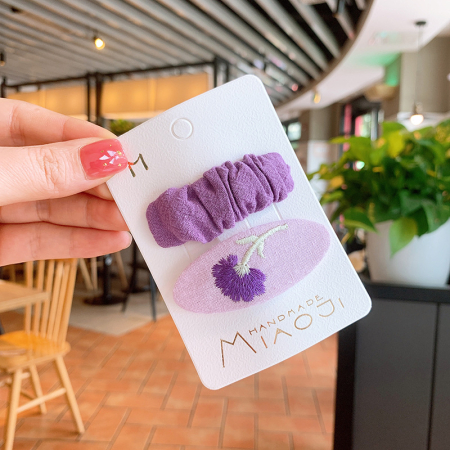 Заколки сиреневая(вышивка) + фиолетовая(плиссировка). 2шт