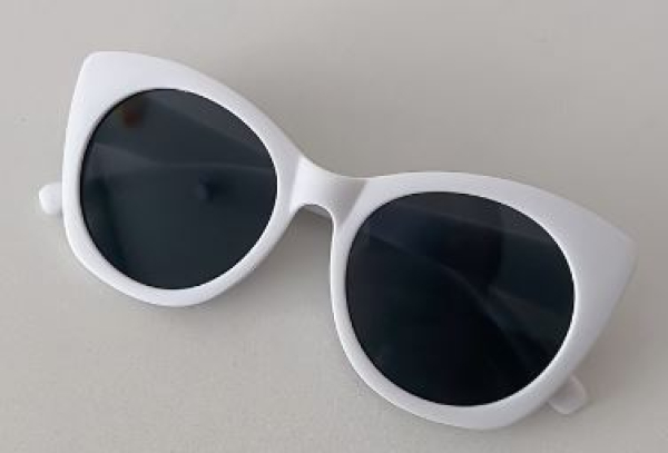 Очки солнцезащитные белые