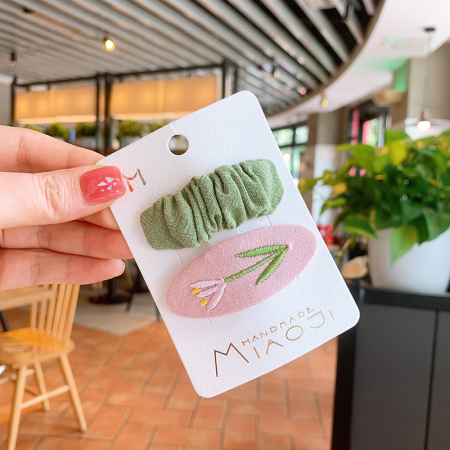 Заколки пудровая(вышивка) + зеленая(плиссировка). 2шт